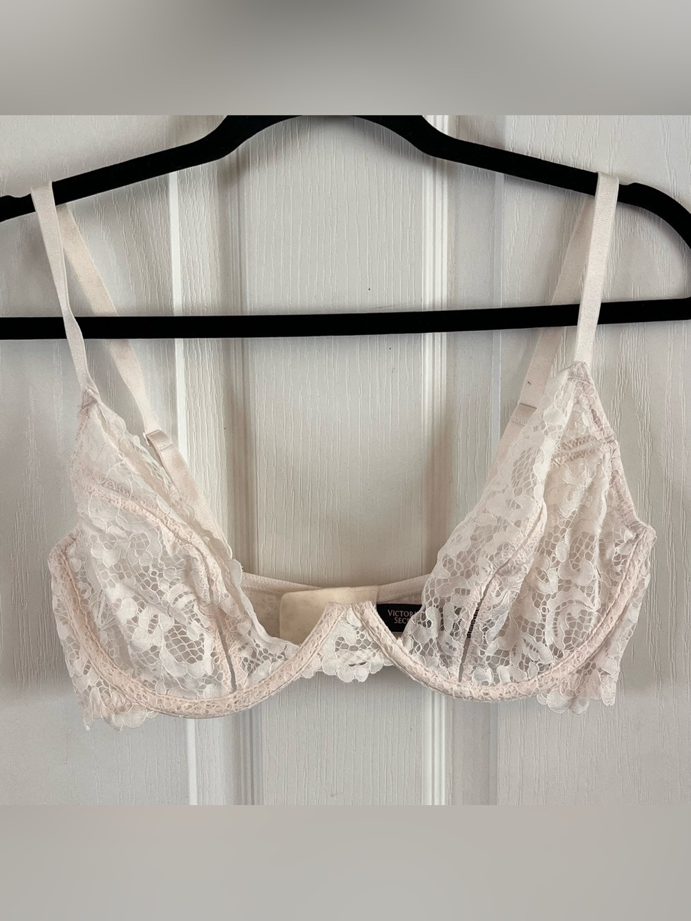 Victoria's Secret Cream Lace Underwire Bra 36D 3/4 cup